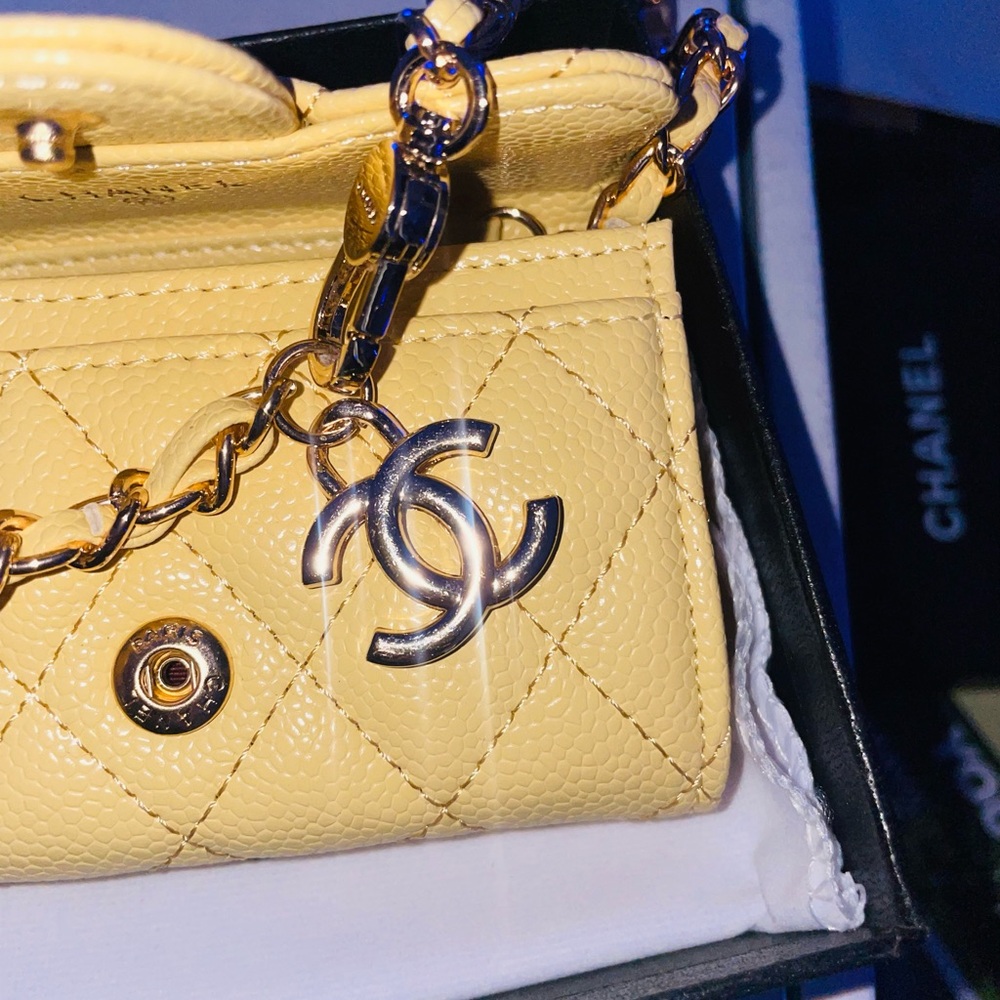 SOLD. 💐💛Chanel yellow Mini Quilted Bag with Gold Chain Vegan Leather - Picture 3 of 6